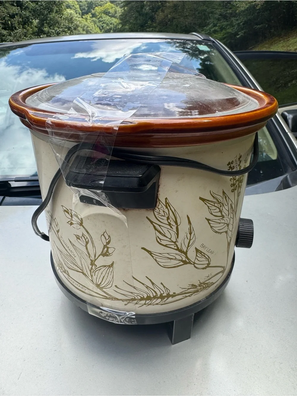 Hamilton Beach Crock Watcher Slow Cooker in Cream and Brown
